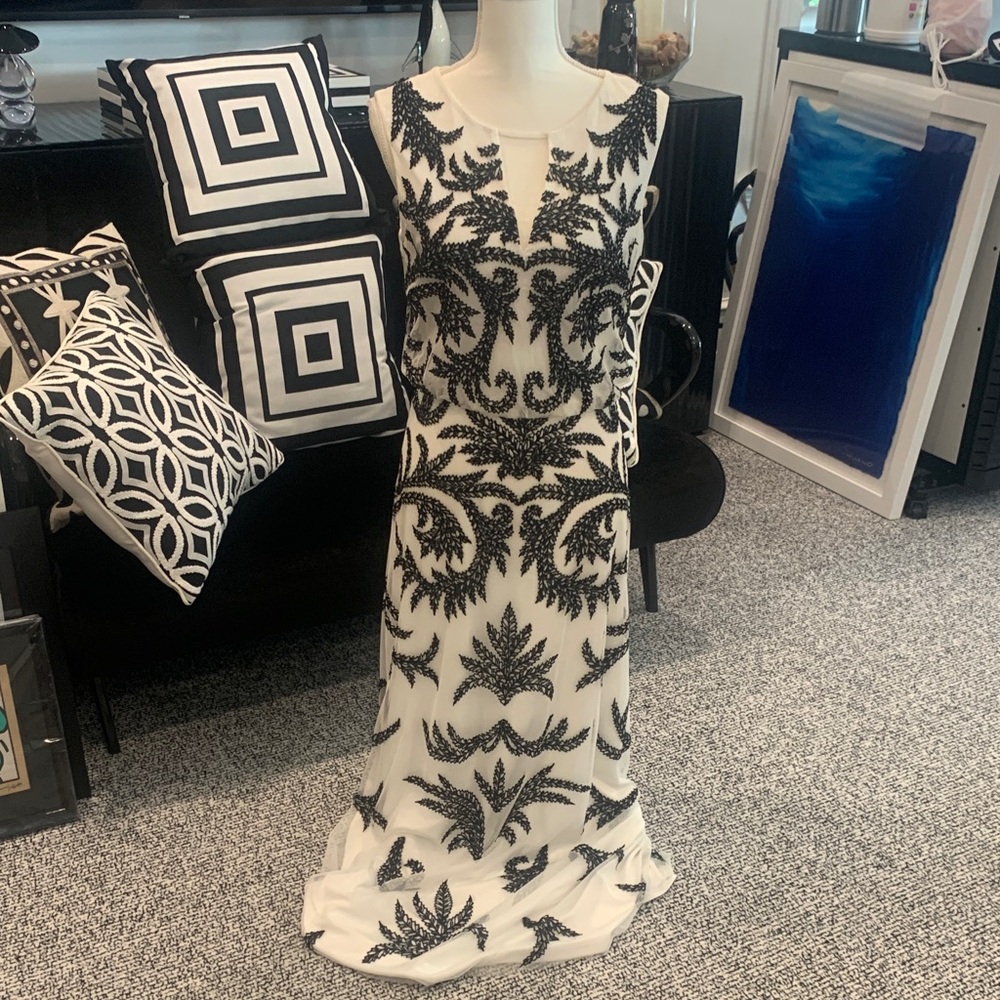 Aidan Mattox Blqck  & White Embroidered Evening Gown. Size 8. Gorgeous!